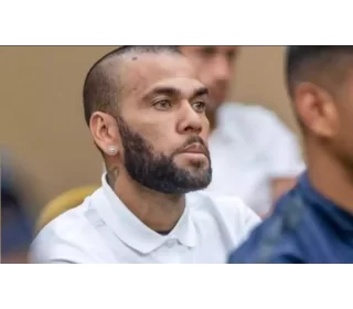 Daniel Alvez aguarda liberdade provisória após pagar 1 milhão de euros