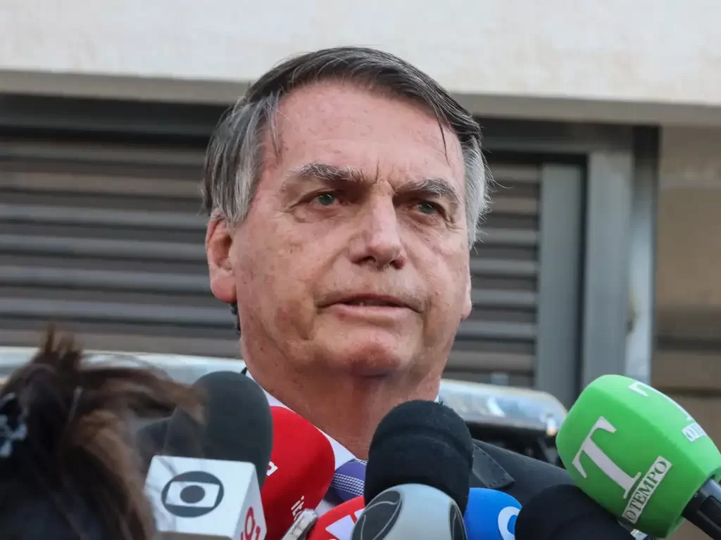 PF apura encontros de Bolsonaro na embaixada húngara em Brasília