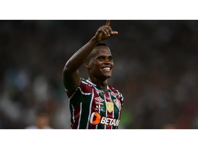 Fluminense triunfa sobre a LDU e garante o título da Recopa com noite de gala