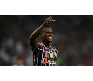 Fluminense triunfa sobre a LDU e garante o título da Recopa com noite de gala