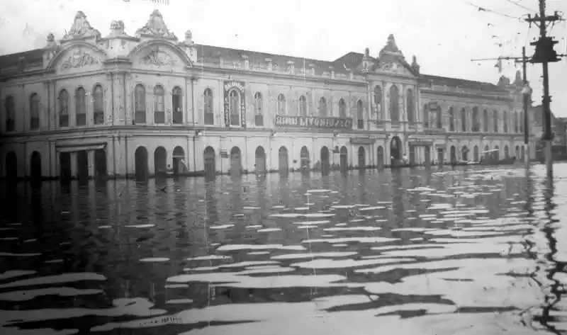 Mercado Público de Porto Alegre durante enchente de 1941